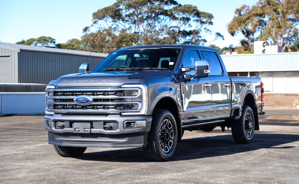 Ford F-250 Super Duty outside the workshop, one of the American trucks covered by our fixed-price servicing