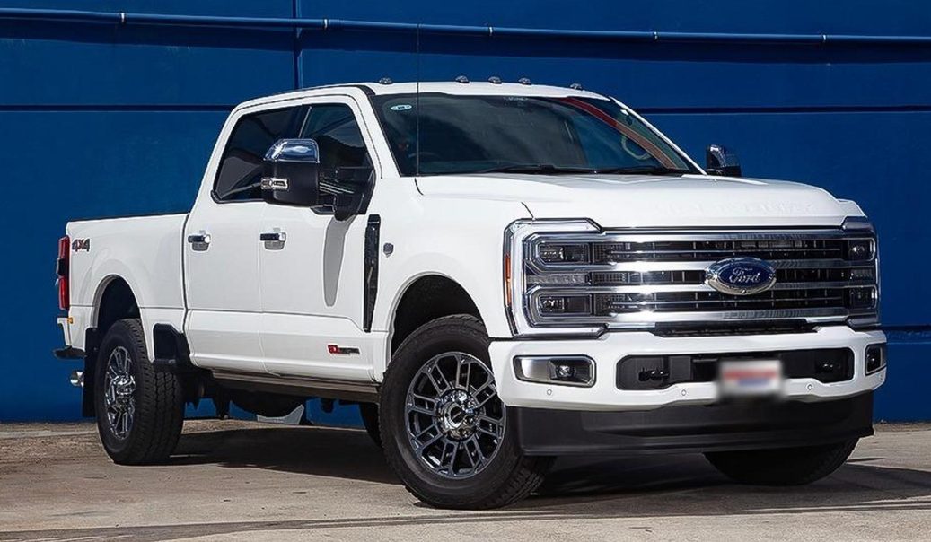 White Ford F-350 Super Duty front three-quarter view