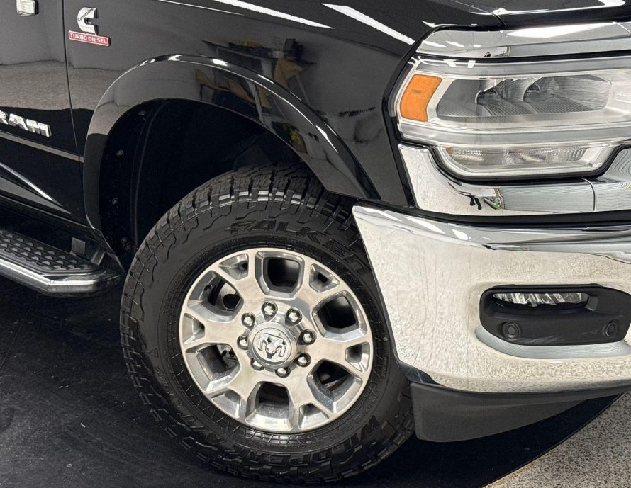 Black RAM 2500 Heavy Duty front view